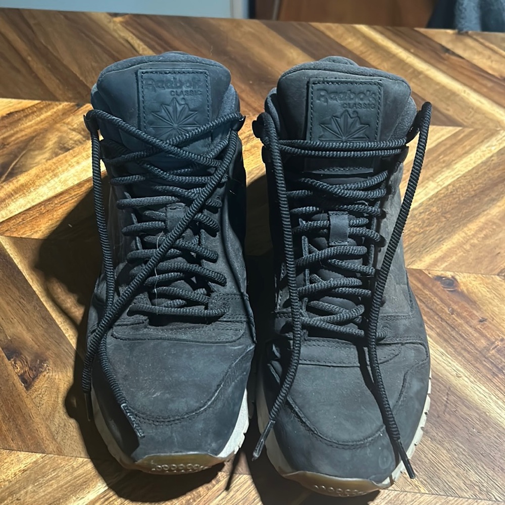 Classic leather Reebok gortex hiking shoe,men’s size 8